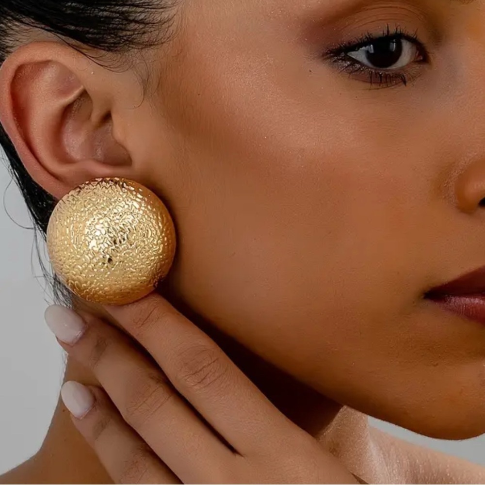 Textured round gold tone metal stud earrings chic classy trendy elegant